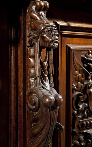 Grand buffet à décor Néo-Troubadour en noyer sculpté avec bas-reliefs en bronze signés de Ferdinand Barbedienne Grand buffet à décor Néo-Troubadour en noyer sculpté avec bas-reliefs en bronze signés de Ferdinand Barbedienne-8