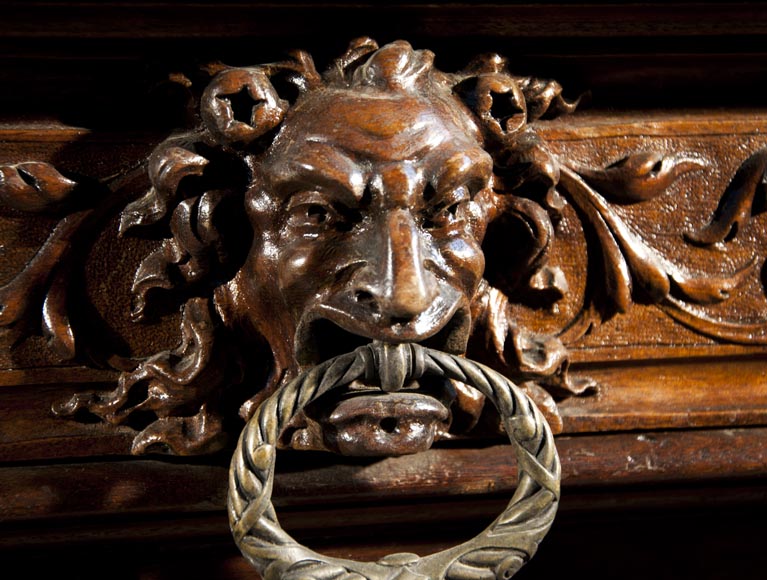 Grand buffet à décor Néo-Troubadour en noyer sculpté avec bas-reliefs en bronze signés de Ferdinand Barbedienne Grand buffet à décor Néo-Troubadour en noyer sculpté avec bas-reliefs en bronze signés de Ferdinand Barbedienne-9