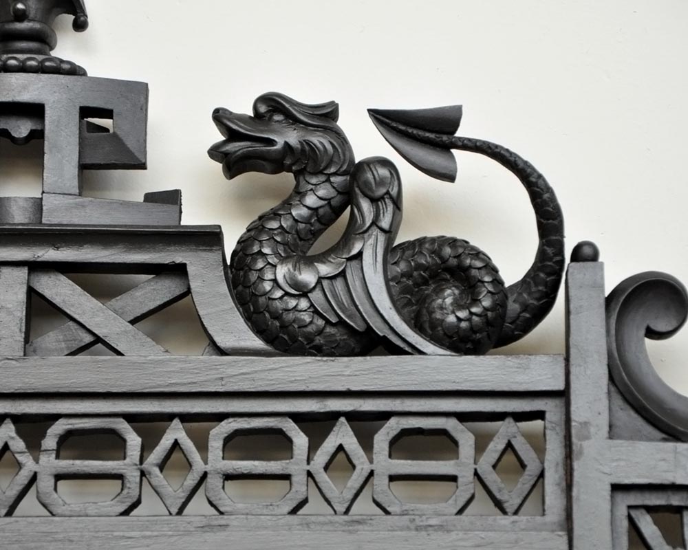 Paire de cadres japonisant en bois noirci à décor de soie brodée Paire de cadres japonisant en bois noirci à décor de soie brodée-4