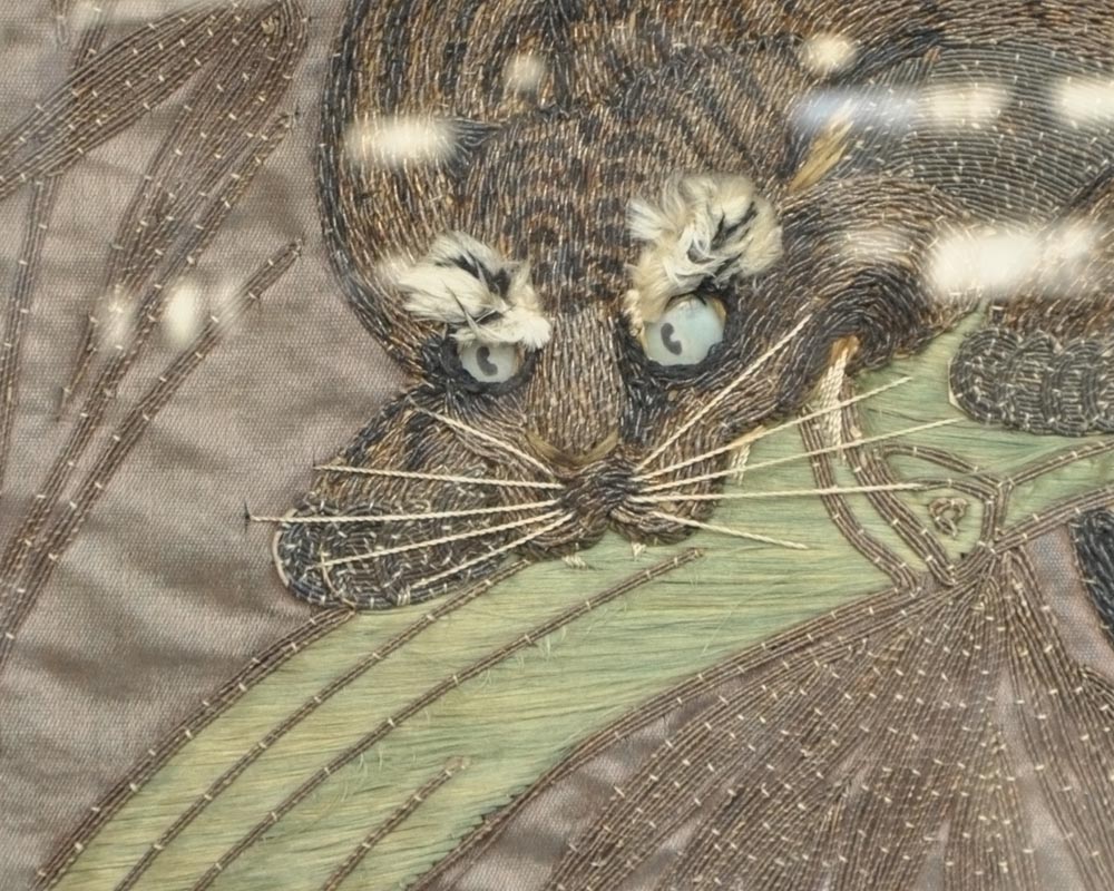 Paire de cadres japonisant en bois noirci à décor de soie brodée Paire de cadres japonisant en bois noirci à décor de soie brodée-8