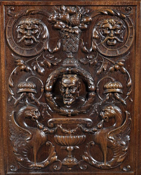 Salle à manger de style Néo-Renaissance en noyer sculpté à décor de grotesques et animaux fantastiques Salle à manger de style Néo-Renaissance en noyer sculpté à décor de grotesques et animaux fantastiques-7