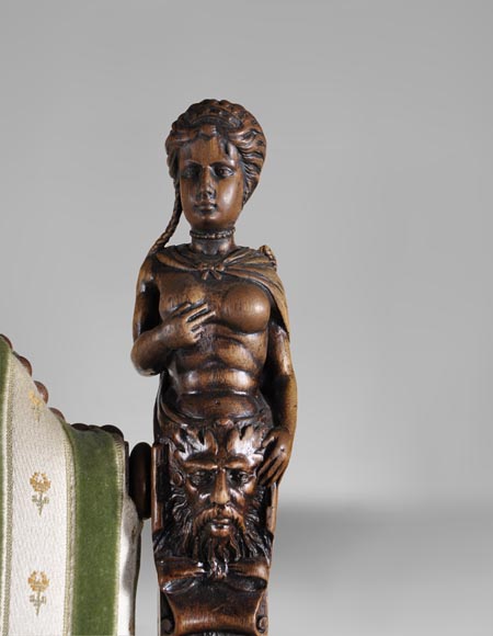 Salle à manger de style Néo-Renaissance en noyer sculpté à décor de grotesques et animaux fantastiques Salle à manger de style Néo-Renaissance en noyer sculpté à décor de grotesques et animaux fantastiques-13