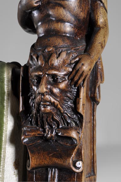 Salle à manger de style Néo-Renaissance en noyer sculpté à décor de grotesques et animaux fantastiques Salle à manger de style Néo-Renaissance en noyer sculpté à décor de grotesques et animaux fantastiques-15