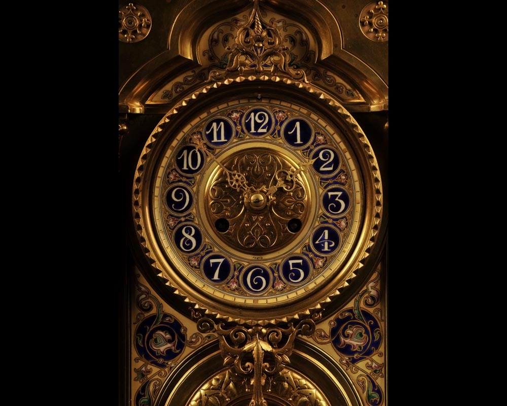 Garniture de cheminée orientalisante en bronze doré  à décor de porcelaine polychrome Garniture de cheminée orientalisante en bronze doré  à décor de porcelaine polychrome-2