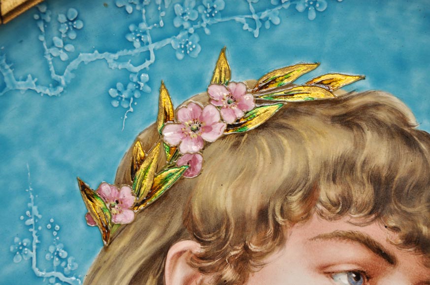 A. TEBARQUE - Paire de portraits de femmes en faïence émaillée A. TEBARQUE - Paire de portraits de femmes en faïence émaillée-4