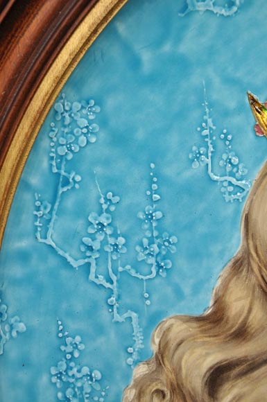 A. TEBARQUE - Paire de portraits de femmes en faïence émaillée A. TEBARQUE - Paire de portraits de femmes en faïence émaillée-5