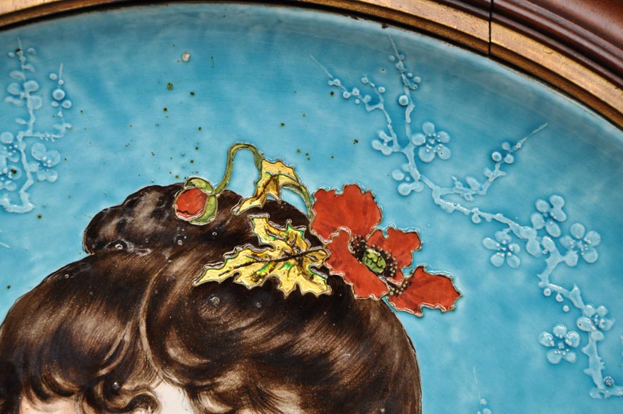 A. TEBARQUE - Paire de portraits de femmes en faïence émaillée A. TEBARQUE - Paire de portraits de femmes en faïence émaillée-9