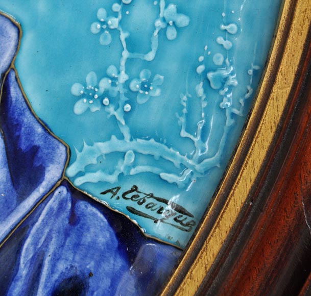 A. TEBARQUE - Paire de portraits de femmes en faïence émaillée A. TEBARQUE - Paire de portraits de femmes en faïence émaillée-10