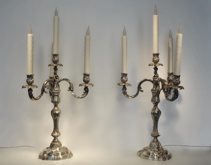 Exceptionnelle paire de chandeliers de style Louis XV en argent par BOIN-TABURET Exceptionnelle paire de chandeliers de style Louis XV en argent par BOIN-TABURET-0