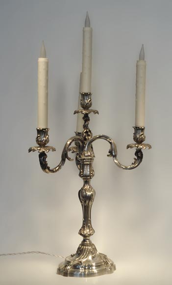 Exceptionnelle paire de chandeliers de style Louis XV en argent par BOIN-TABURET Exceptionnelle paire de chandeliers de style Louis XV en argent par BOIN-TABURET-1