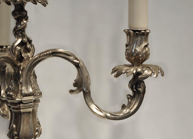 Exceptionnelle paire de chandeliers de style Louis XV en argent par BOIN-TABURET Exceptionnelle paire de chandeliers de style Louis XV en argent par BOIN-TABURET-2
