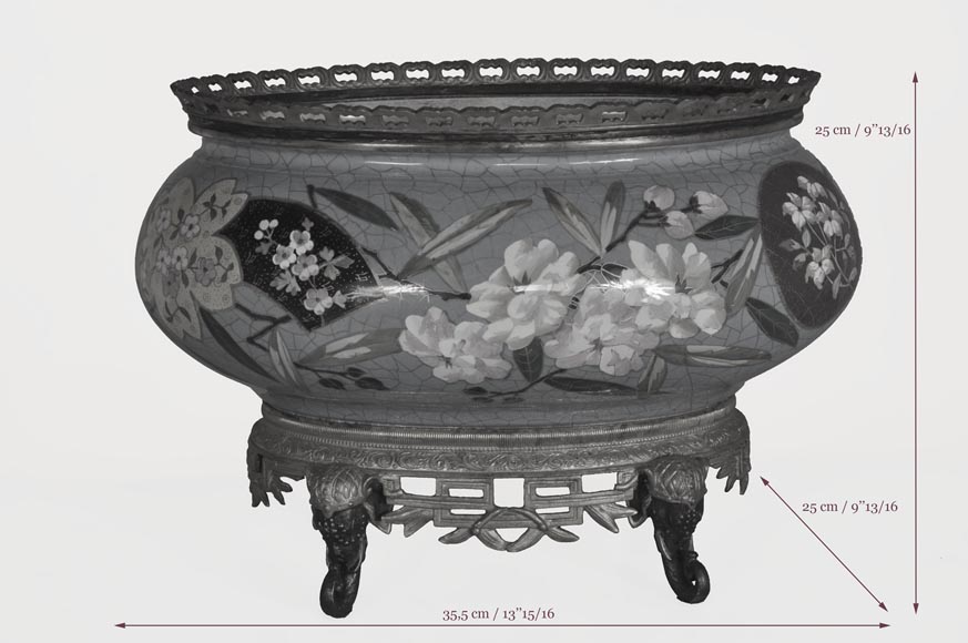 Manufacture de CREIL-MONTEREAU - Belle jardinière à décor de fleurs en faux cloisonné et base en bronze doré et bronze patiné à têtes d'éléphants Manufacture de CREIL-MONTEREAU - Belle jardinière à décor de fleurs en faux cloisonné et base en bronze doré et bronze patiné à têtes d'éléphants-6