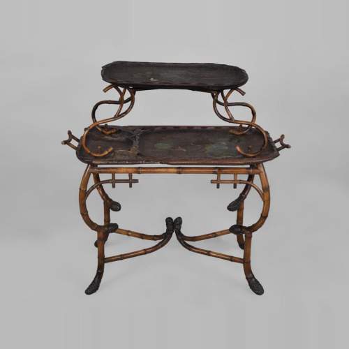 DAÏ NIPPON - Table à thé en bambou à décor gravé et laqué de style japonisant