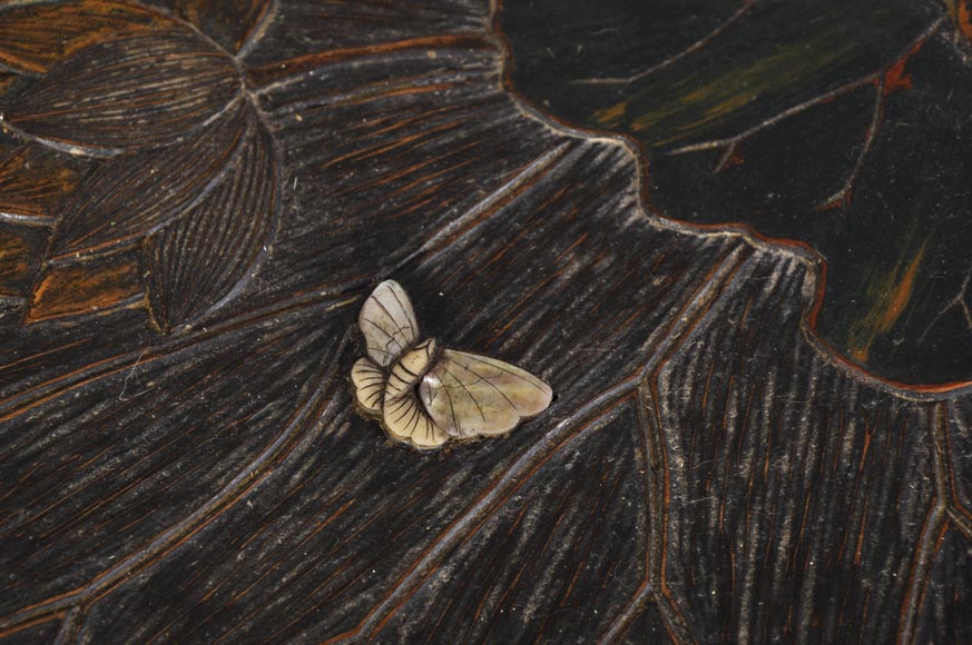 DAÏ NIPPON - Table à thé en bambou à décor gravé et laqué de style japonisant DAÏ NIPPON - Table à thé en bambou à décor gravé et laqué de style japonisant-5