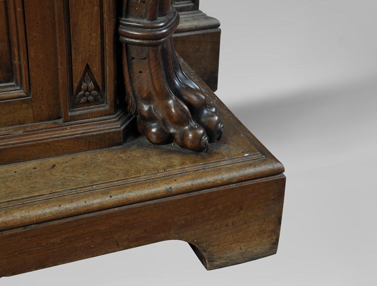 BELLANGER, ébéniste - Vitrine de style Néo-Renaissance en noyer sculpté à décor de chimères BELLANGER, ébéniste - Vitrine de style Néo-Renaissance en noyer sculpté à décor de chimères-9