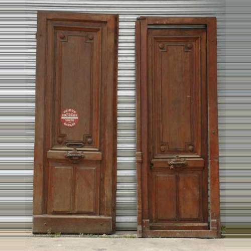 Paire de portes monumentales en bois