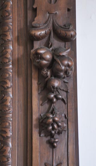 Cheminée ancienne en noyer au masque de Satyre Cheminée ancienne en noyer au masque de Satyre-4