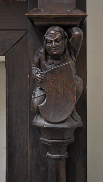 Cheminée ancienne en bois de style Néo-Gothique à décor de troubadours Cheminée ancienne en bois de style Néo-Gothique à décor de troubadours-3