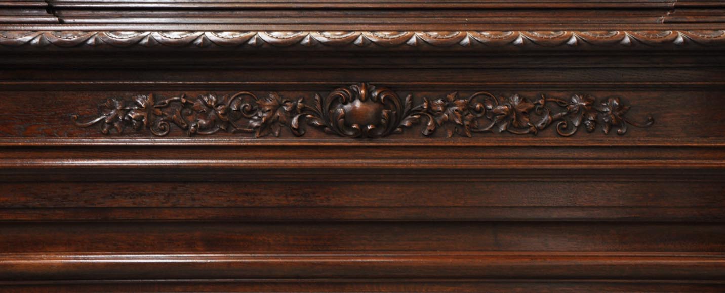 Grande cheminée en chêne de style Louis XIII avec trumeau à miroir Grande cheminée en chêne de style Louis XIII avec trumeau à miroir-9