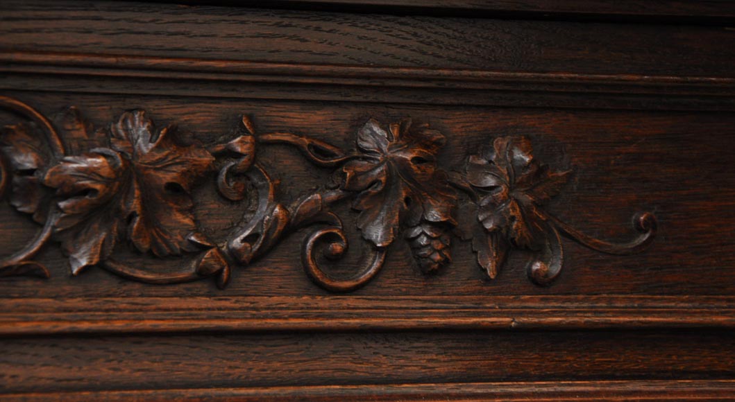 Grande cheminée en chêne de style Louis XIII avec trumeau à miroir Grande cheminée en chêne de style Louis XIII avec trumeau à miroir-11