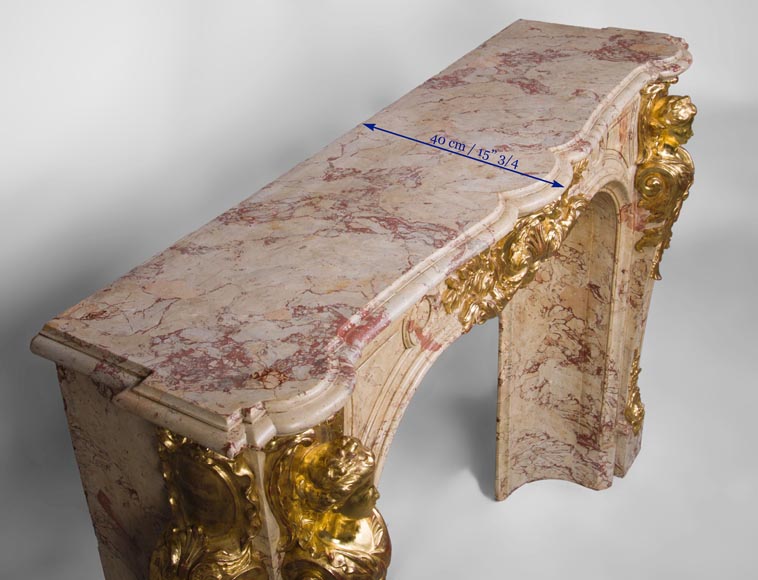 Prestigieuse cheminée ancienne en Scagliola imitation marbre Sarrancolin Fantastico et dorure à la feuille d'après la cheminée de la Salle du Conseil du Palais de Versailles  Prestigieuse cheminée ancienne en Scagliola imitation marbre Sarrancolin Fantastico et dorure à la feuille d'après la cheminée de la Salle du Conseil du Palais de Versailles -16