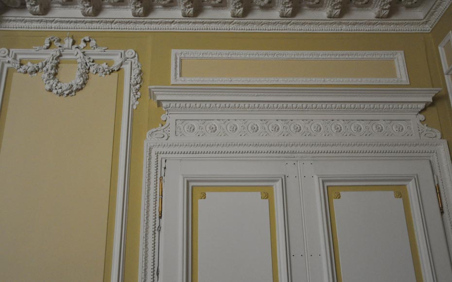 Très belle pièce de boiserie de style Louis XVI provenant de l'Hôtel de Crillon, Paris Très belle pièce de boiserie de style Louis XVI provenant de l'Hôtel de Crillon, Paris-10