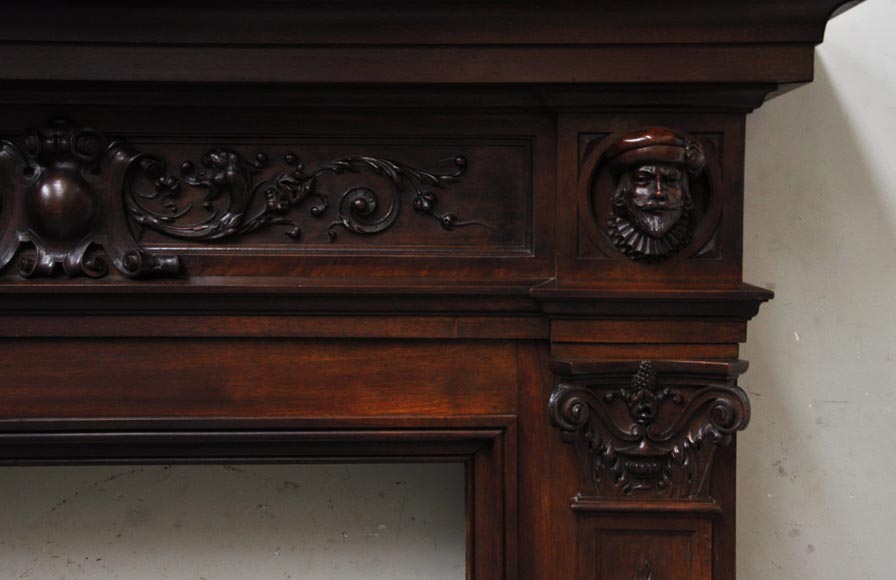Cheminée de style Neo-Renaissance en bois de noyer sculpté Cheminée de style Neo-Renaissance en bois de noyer sculpté-7
