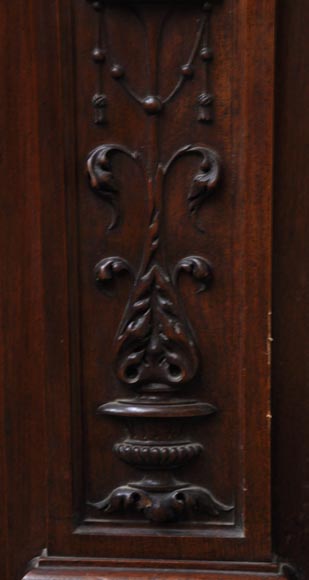 Cheminée de style Neo-Renaissance en bois de noyer sculpté Cheminée de style Neo-Renaissance en bois de noyer sculpté-11