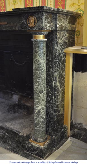 Belle cheminée ancienne de style Empire en marbre Vert de Mer à ornements de bronze Belle cheminée ancienne de style Empire en marbre Vert de Mer à ornements de bronze-3