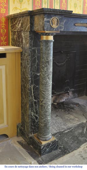 Belle cheminée ancienne de style Empire en marbre Vert de Mer à ornements de bronze Belle cheminée ancienne de style Empire en marbre Vert de Mer à ornements de bronze-6