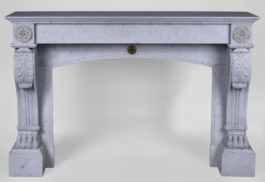 Cheminée ancienne de style Napoléon III à pattes de lions en marbre de Carrare Cheminée ancienne de style Napoléon III à pattes de lions en marbre de Carrare-0