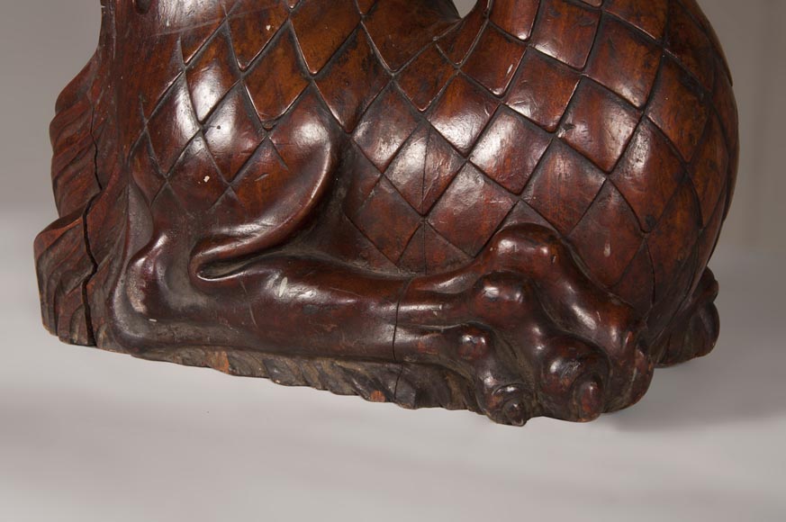 Départ d'escalier à décor de griffon en acajou, vers 1910 Départ d'escalier à décor de griffon en acajou, vers 1910-6