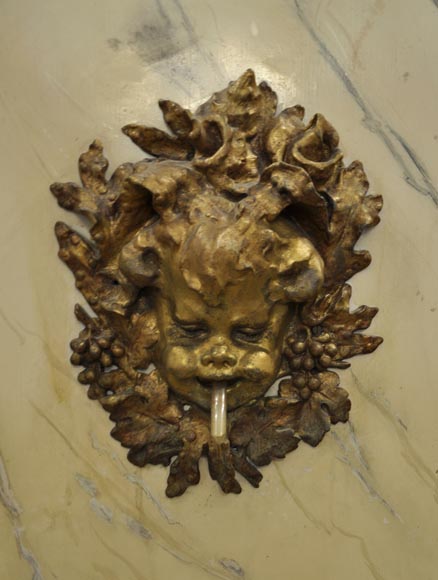 Belle fontaine d'intérieur avec son panneau de boiserie et toile peinte d'une nature morte Belle fontaine d'intérieur avec son panneau de boiserie et toile peinte d'une nature morte-2