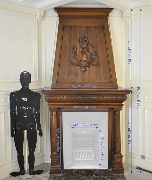 Grande cheminée ancienne en noyer sculpté de style Néo-Renaissance avec heaume de chevalier Grande cheminée ancienne en noyer sculpté de style Néo-Renaissance avec heaume de chevalier-11