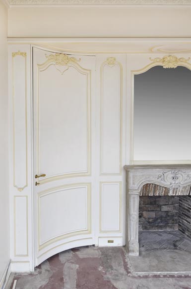 Bel élément de boiserie de style Louis XV avec cheminée en pierre du XVIIIè siècle Bel élément de boiserie de style Louis XV avec cheminée en pierre du XVIIIè siècle-2