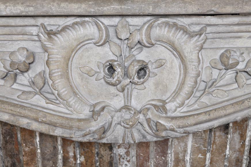 Bel élément de boiserie de style Louis XV avec cheminée en pierre du XVIIIè siècle Bel élément de boiserie de style Louis XV avec cheminée en pierre du XVIIIè siècle-10