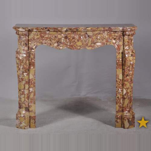 Cheminée de style Pompadour en Brèche d'Alep