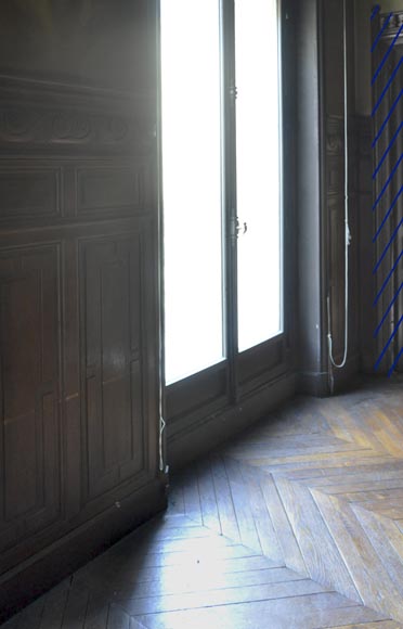 Ensemble de soubassements en bois de chêne à décor de frise de postes Ensemble de soubassements en bois de chêne à décor de frise de postes-5