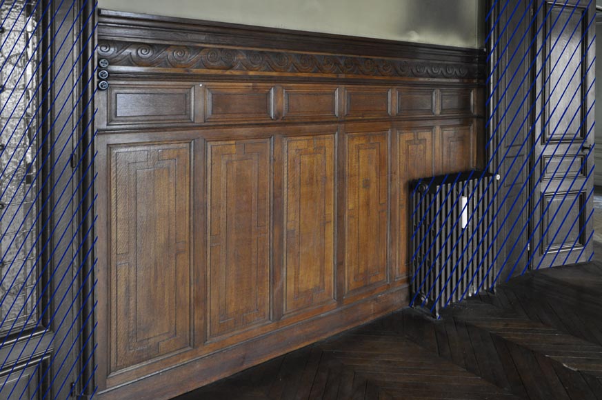 Ensemble de soubassements en bois de chêne à décor de frise de postes Ensemble de soubassements en bois de chêne à décor de frise de postes-7