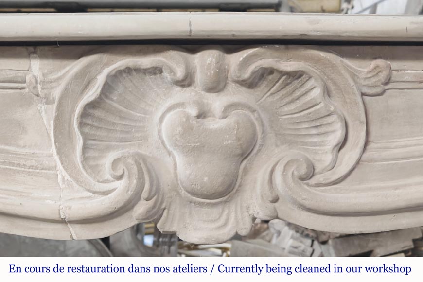 Cheminée de style Louis XV en pierre Cheminée de style Louis XV en pierre-1