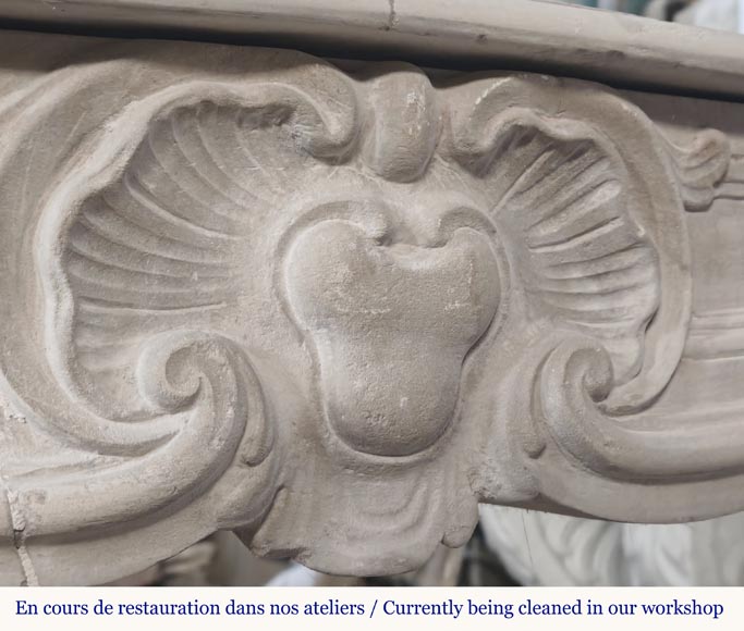 Cheminée de style Louis XV en pierre Cheminée de style Louis XV en pierre-2