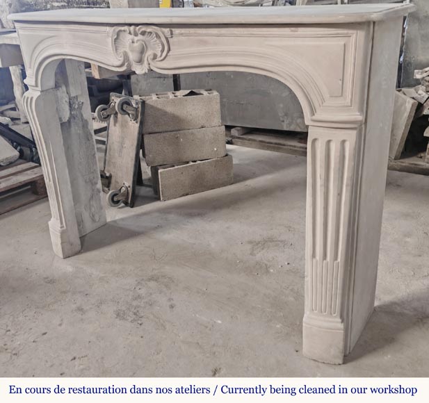 Cheminée de style Louis XV en pierre Cheminée de style Louis XV en pierre-6