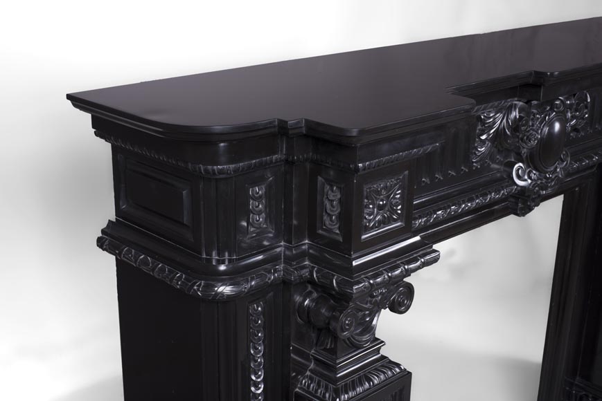 Rare cheminée ancienne de style Napoléon III en marbre Noir Fin de Belgique richement décorée Rare cheminée ancienne de style Napoléon III en marbre Noir Fin de Belgique richement décorée-6