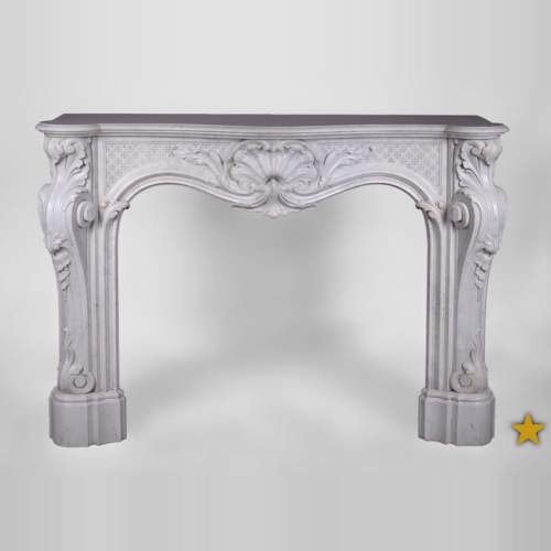 Belle cheminée de style Louis XV opulente en marbre Blanc de Carrare