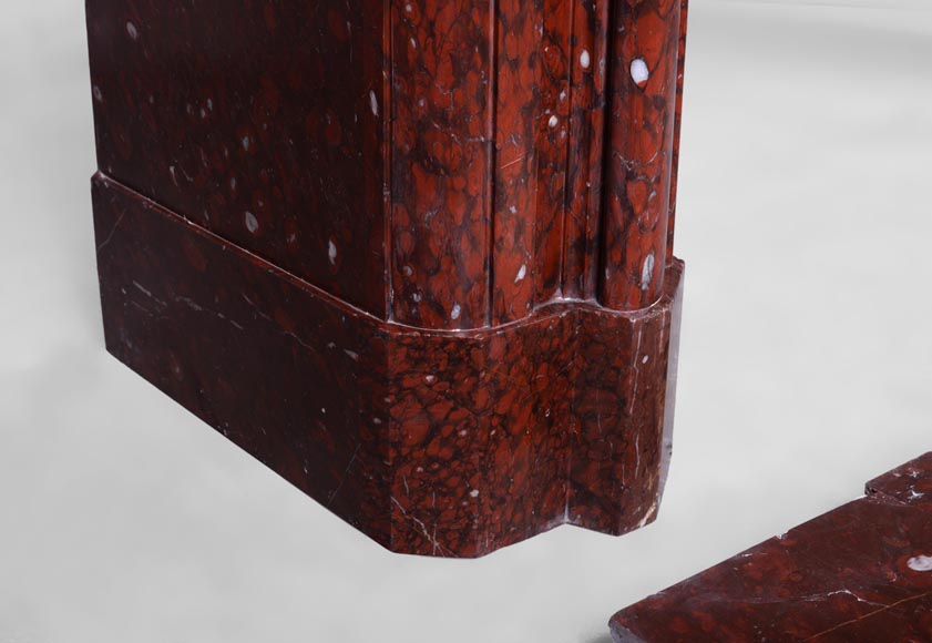 Cheminée ancienne de style Louis XIV en marbre Rouge Griotte avec son intérieur en fonte Cheminée ancienne de style Louis XIV en marbre Rouge Griotte avec son intérieur en fonte-4