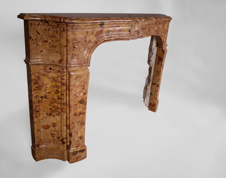 Rare cheminée ancienne d'époque Régence en Brèche d'Alep avec son jeu de fontes  Rare cheminée ancienne d'époque Régence en Brèche d'Alep avec son jeu de fontes -2