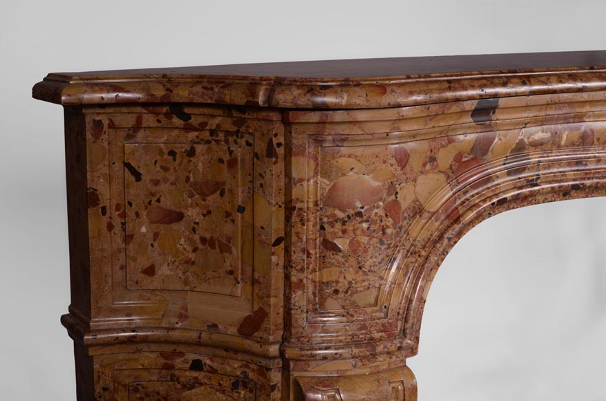 Rare cheminée ancienne d'époque Régence en Brèche d'Alep avec son jeu de fontes  Rare cheminée ancienne d'époque Régence en Brèche d'Alep avec son jeu de fontes -3