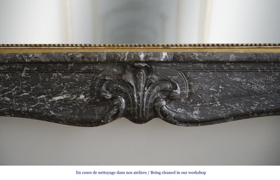 Cheminée ancienne d'époque Louis XV en marbre Gris Sainte Anne, XVIIIè siècle Cheminée ancienne d'époque Louis XV en marbre Gris Sainte Anne, XVIIIè siècle-1