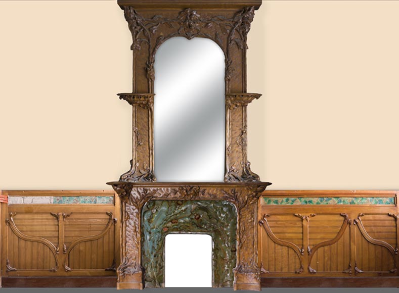 Exceptionnelle pièce de boiserie Art Nouveau avec sa cheminée, en noyer sculpté, loupe, pin et décor de céramique-0