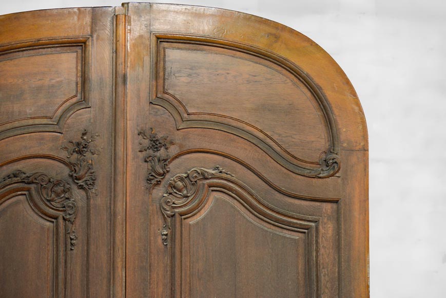 Importante et rare porte cochère d'immeuble Haussmannien en chêne, fin du XIXè siècle Importante et rare porte cochère d'immeuble Haussmannien en chêne, fin du XIXè siècle-3